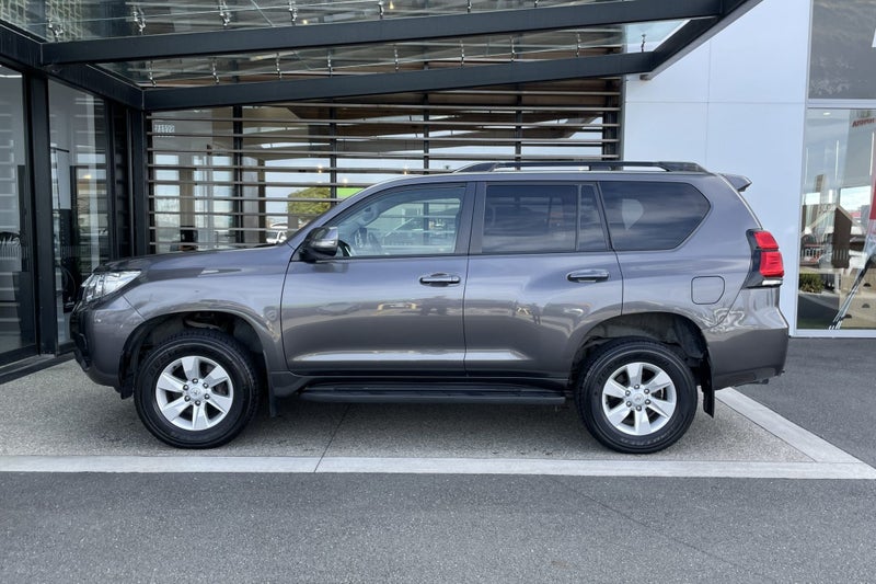 2021 Toyota Land Cruiser Prado GX 2.8 Turbo Die... image 3