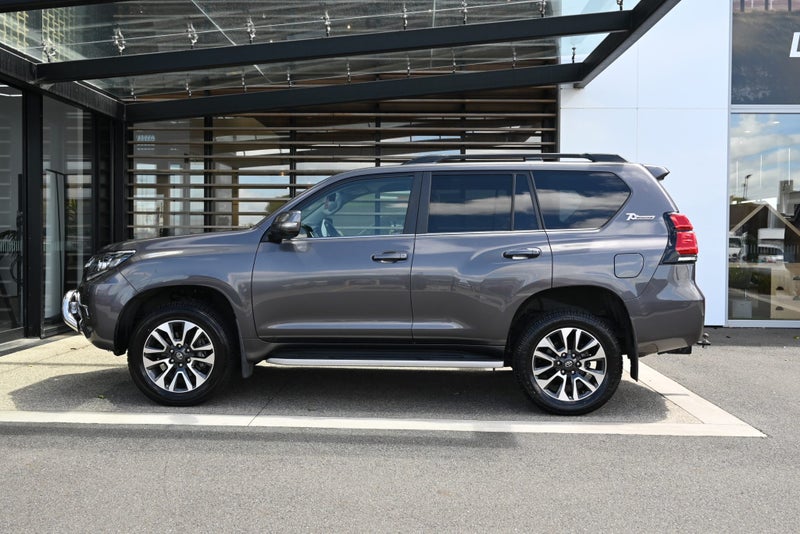 2021 Toyota Land Cruiser VX 2.8 Turbo Diesel 4W... image 3