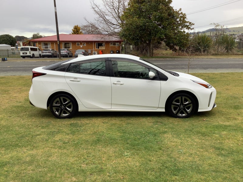 2021 Toyota Prius 1.8 Hybrid Electric Vehicle image 4