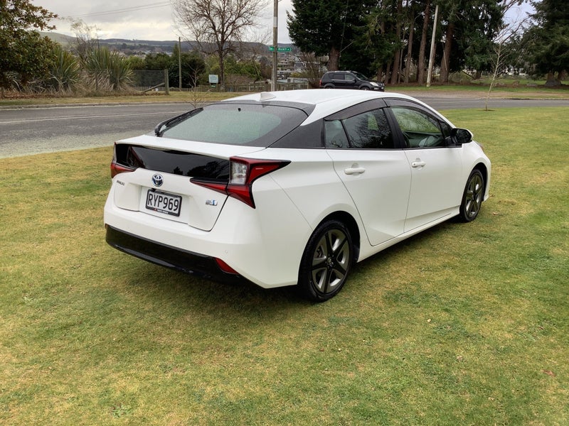 2021 Toyota Prius 1.8 Hybrid Electric Vehicle image 5