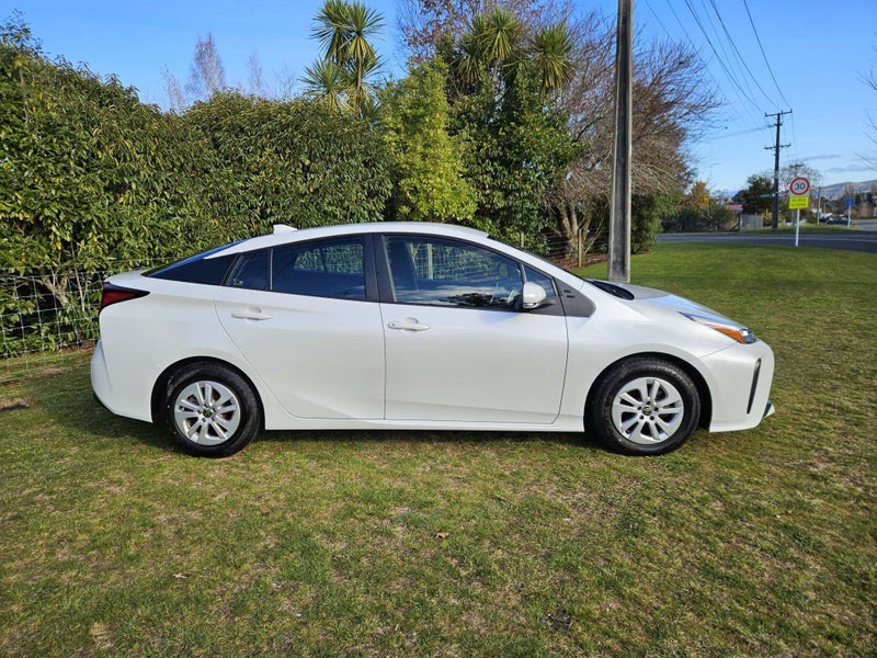 2021 Toyota Prius 1.8 Hybrid S 5 Dr Hatch image 4