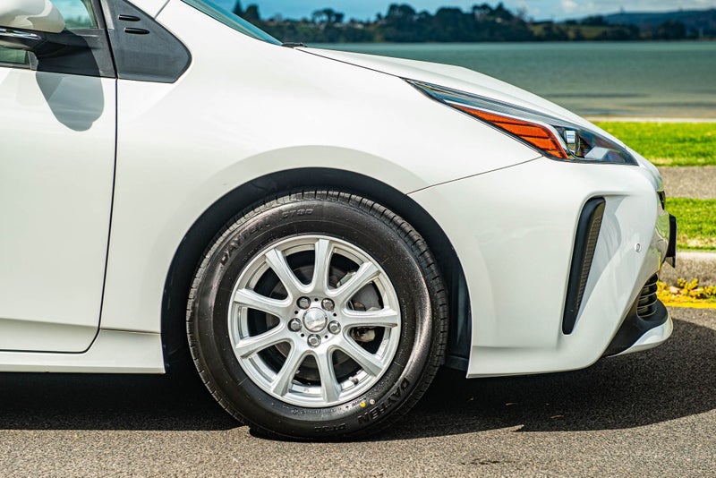 2021 Toyota Prius 1.8 Hybrid S 5 Dr Hatch CVT 2WD image 3