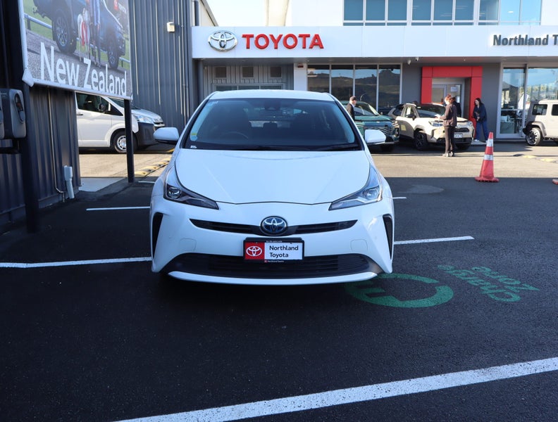 2021 Toyota Prius 1.8 Hybrid S 5 Dr Hatch CVT 2WD image 2