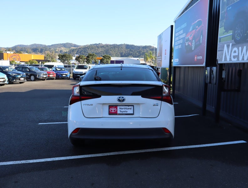 2021 Toyota Prius 1.8 Hybrid S 5 Dr Hatch CVT 2WD image 3