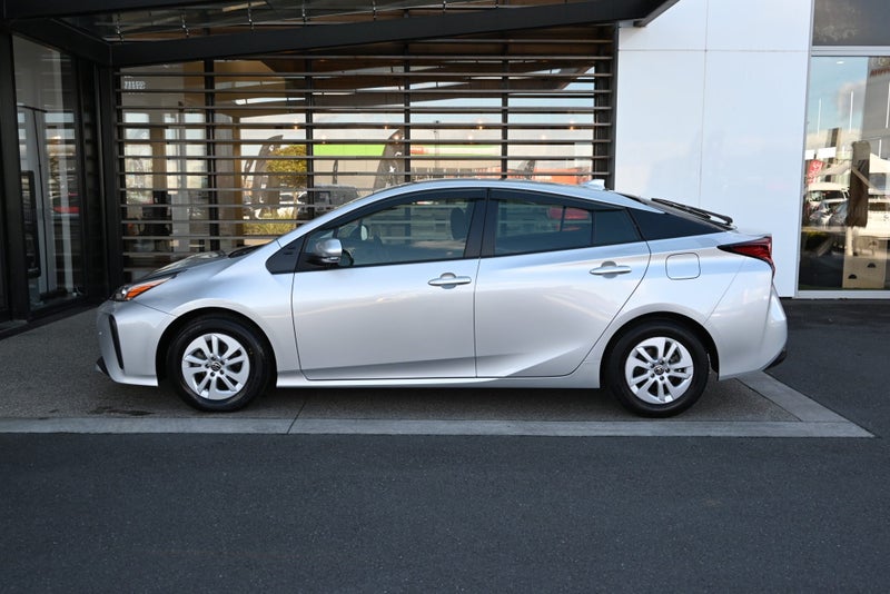 2021 Toyota Prius 1.8 Petrol Hybrid S FWD Hatch... image 3