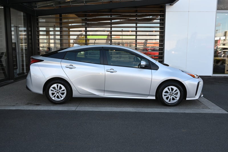 2021 Toyota Prius 1.8 Petrol Hybrid S FWD Hatch... image 5
