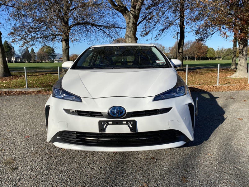 2021 Toyota Prius 1.8L Hybrid FWD image 3