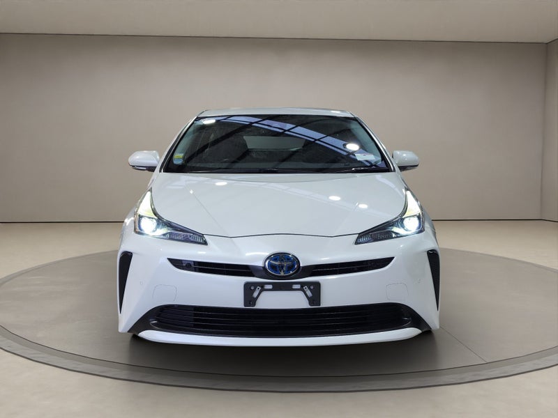 2021 Toyota Prius 1.8L Hybrid S 2WD Hatchback image 2