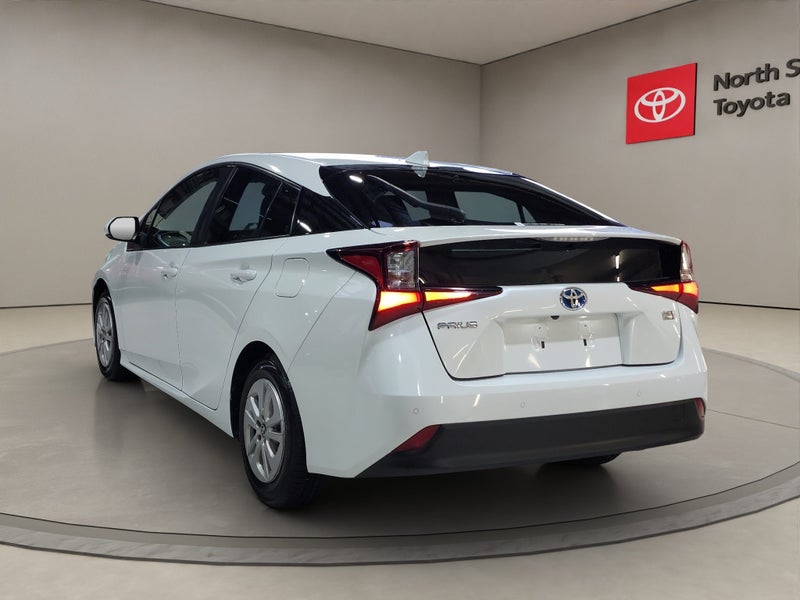 2021 Toyota Prius 1.8L Hybrid S 2WD Hatchback image 5