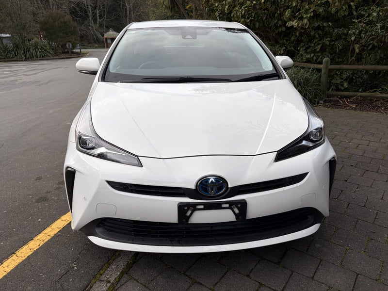 2021 Toyota Prius E image 2