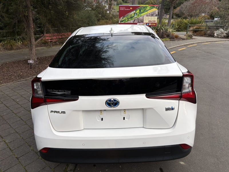 2021 Toyota Prius E image 3