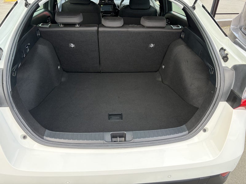 2021 Toyota Prius E image 5