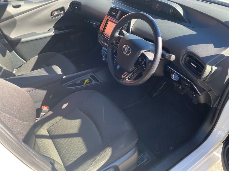 2021 Toyota Prius S 1.8 Ltr Hybrid image 4