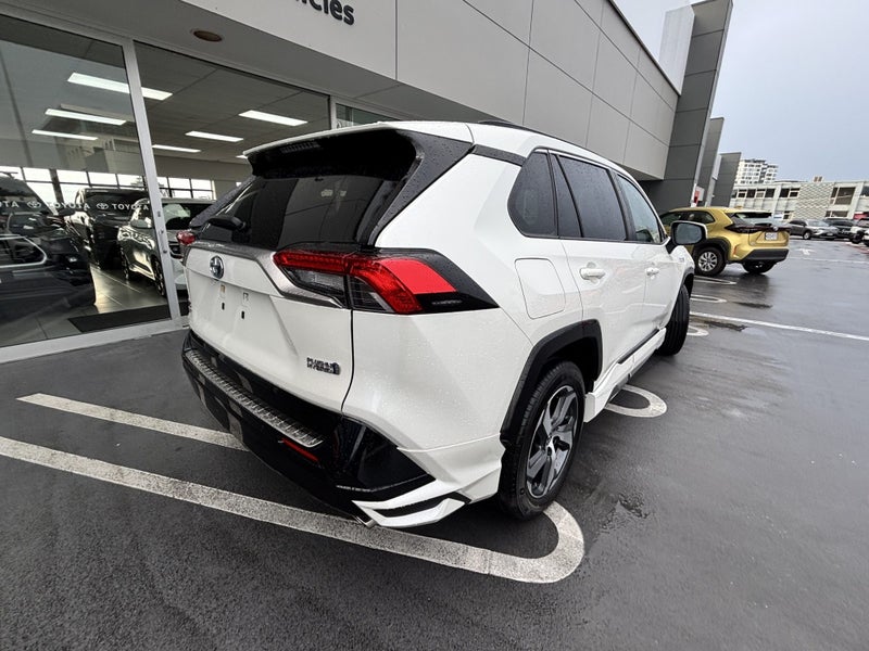 2021 Toyota RAV4 2.5 PLUG IN HYBRID image 3