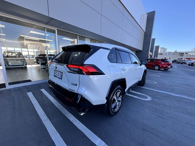 2021 Toyota RAV4 2.5 PLUG IN HYBRID LUXURY SUV image 3