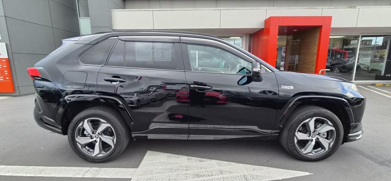 2021 Toyota RAV4 2.5 PLUG IN HYBRID LUXURY SUV image 4