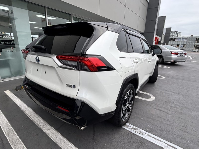 2021 Toyota RAV4 2.5 PLUG IN HYBRID LUXURY SUV image 3