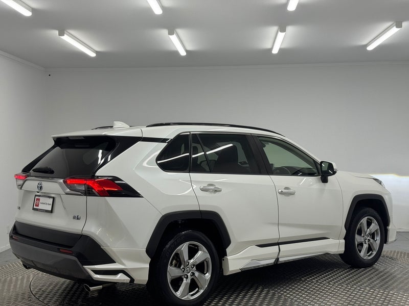 2021 Toyota RAV4 2.5P Hybrid AWD image 3