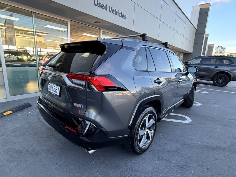 2021 Toyota RAV4 GZ 2.5 PHEV LUXURY SUV image 3