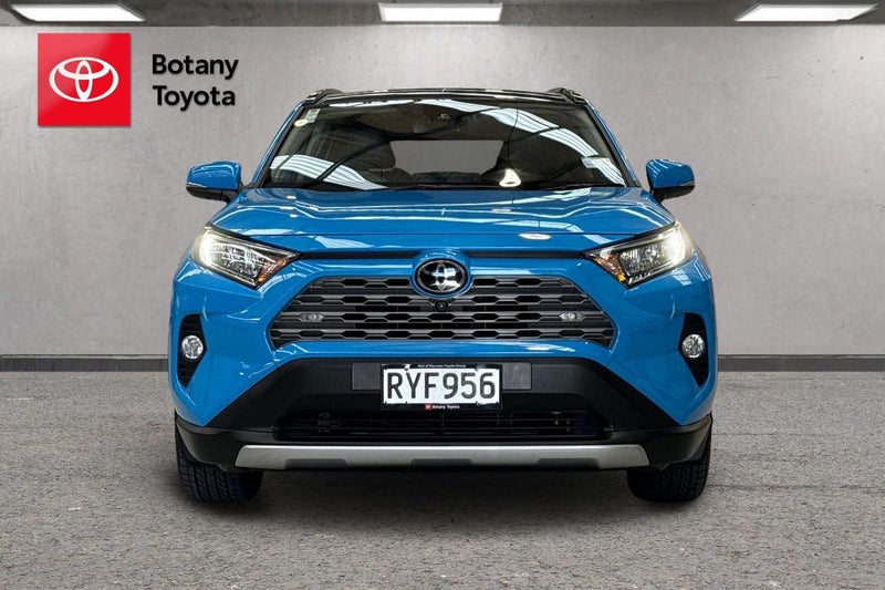 2021 Toyota RAV4 Limited 2.0P image 3