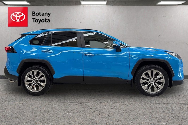 2021 Toyota RAV4 Limited 2.0P image 4