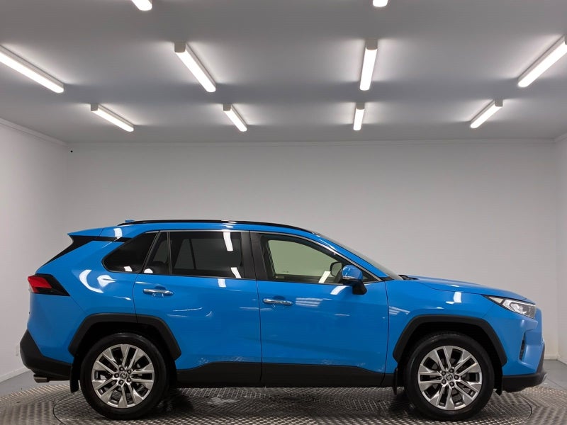 2021 Toyota RAV4 Limited 2.0P image 2