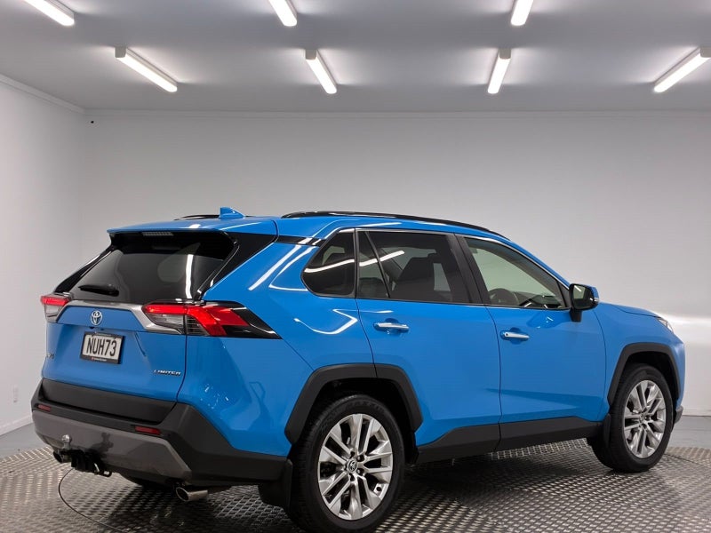 2021 Toyota RAV4 Limited 2.0P image 3
