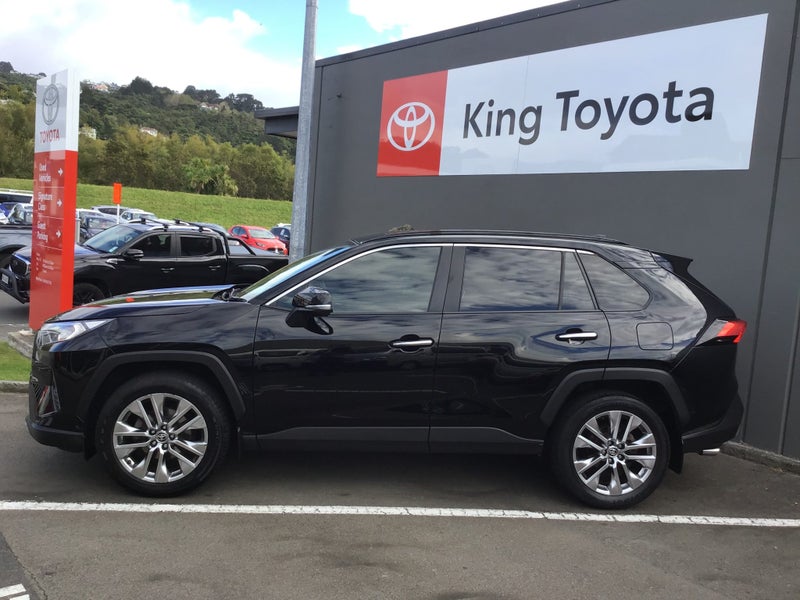 2021 Toyota RAV4 Limited 2.0P image 2