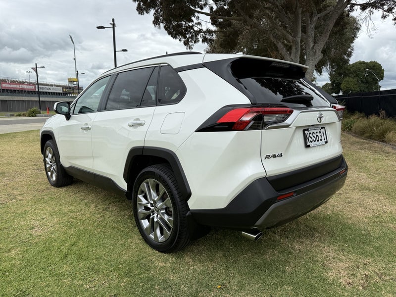 2021 Toyota RAV4 Limited 2.0P FWD Automatic SUV image 5