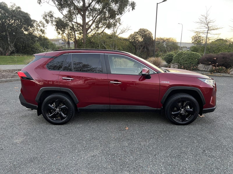 2021 Toyota RAV4 Limited 2.5P HV image 3