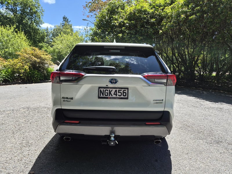 2021 Toyota RAV4 Limited 2.5P HV ECVT AWD SUV/5... image 4