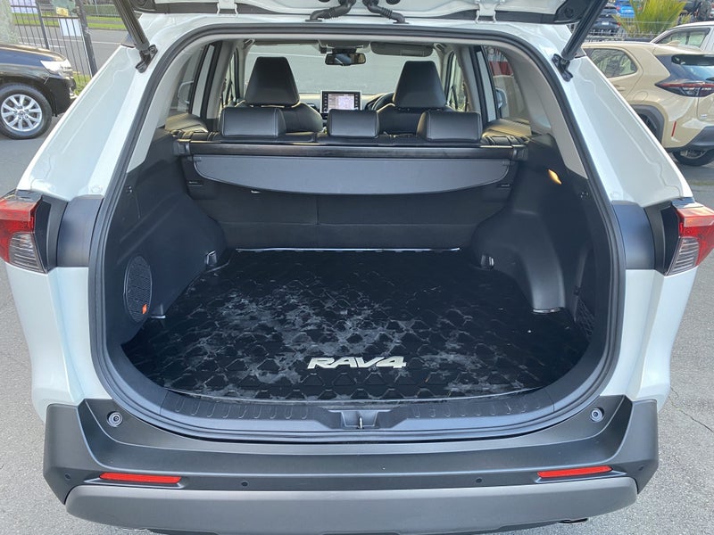2021 Toyota RAV4 Limited 2.5P Hybrid image 4