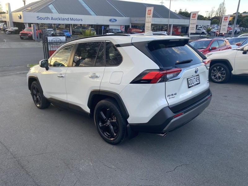 2021 Toyota RAV4 Limited 2.5P Hybrid image 5