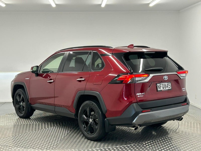 2021 Toyota RAV4 Limited 2.5P Hybrid AWD image 5