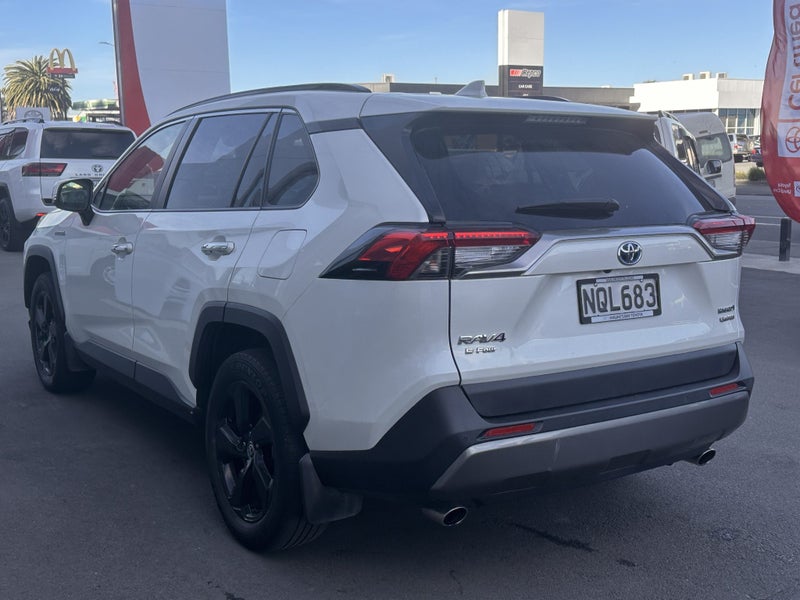 2021 Toyota RAV4 Limited 2.5P HYBRID AWD image 5