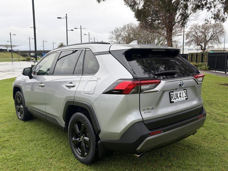2021 Toyota RAV4 Limited 2.5P Hybrid AWD Automa... image 5