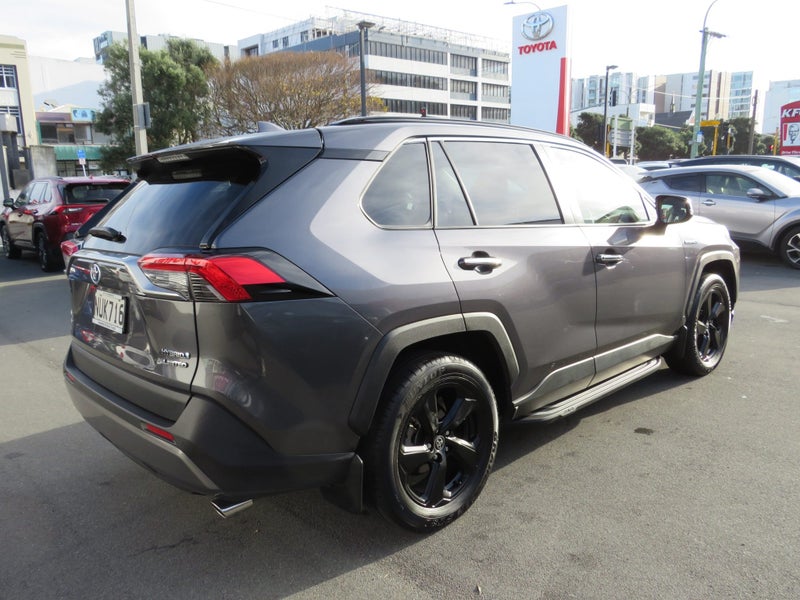 2021 Toyota RAV4 Limited 2.5P Hybrid ECVT AWD SUV image 4