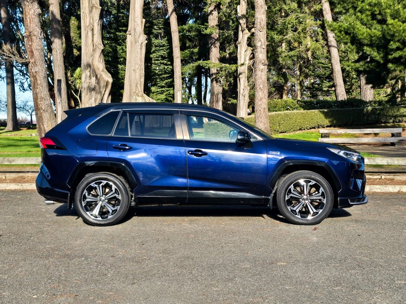 2021 Toyota RAV4 PHV AWD G-Spec image 2