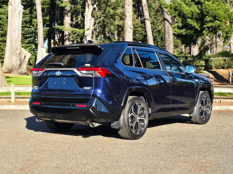 2021 Toyota RAV4 PHV AWD G-Spec image 3