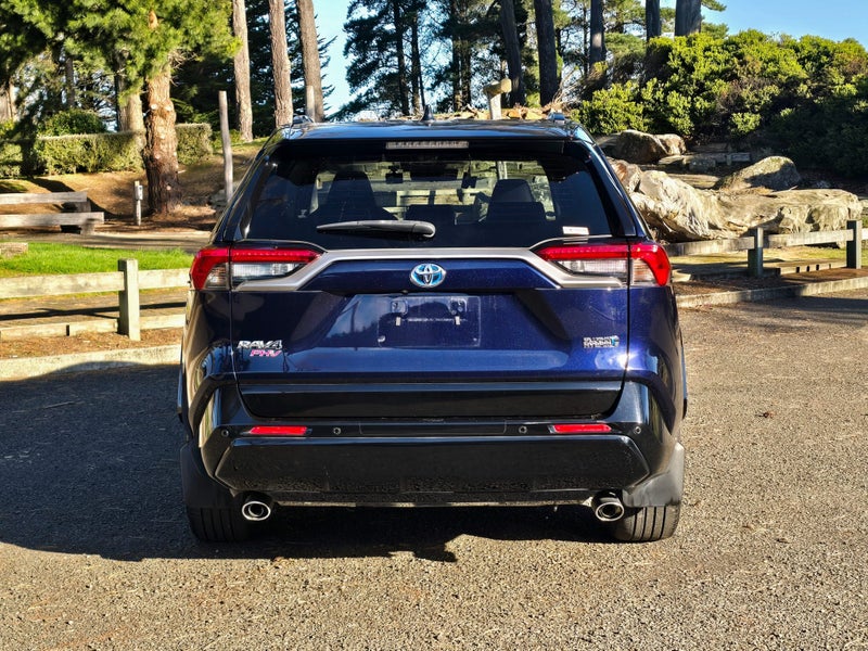 2021 Toyota RAV4 PHV AWD G-Spec image 4
