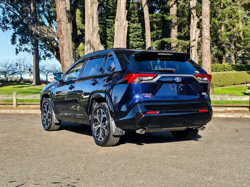 2021 Toyota RAV4 PHV AWD G-Spec image 5