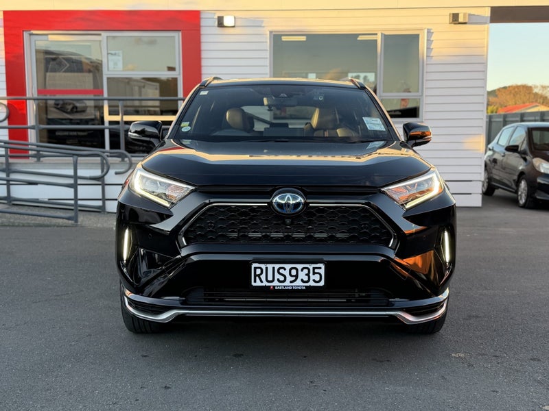 2021 Toyota RAV4 PHV G Z SUV 2.5 4WD - Plug-In... image 4