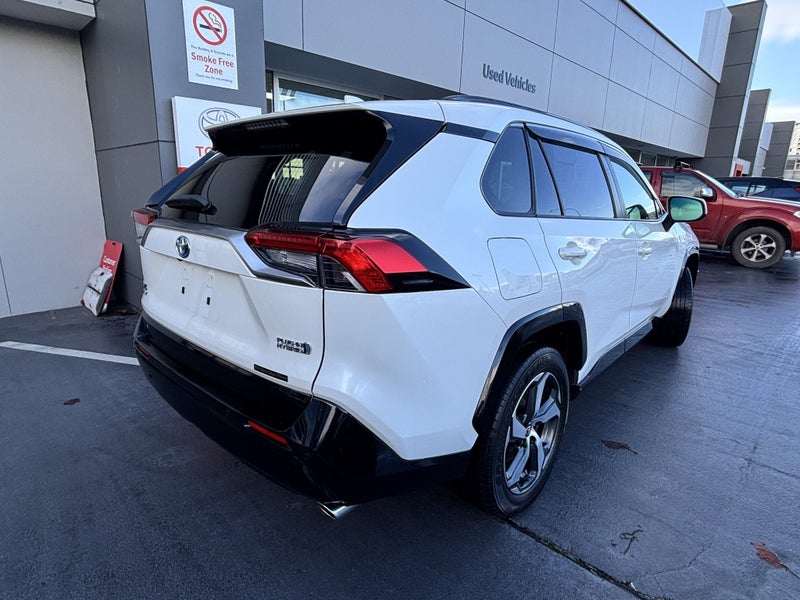 2021 Toyota RAV4 PHV GZ 2.5 HYBRID LUXURY SUV image 3