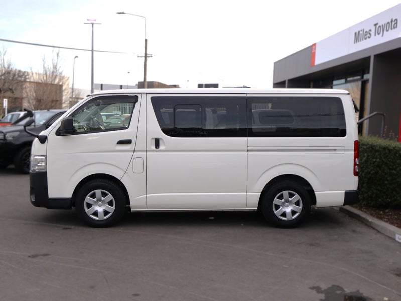 2021 Toyota Regius Hiace DIESEL DX GL, Auto image 4
