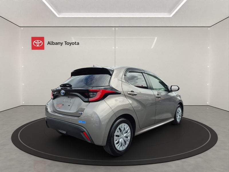 2021 Toyota Yaris 1.5 Hybrid 5 Dr Hatch image 3
