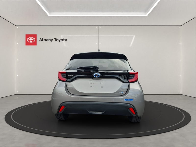 2021 Toyota Yaris 1.5 Hybrid 5 Dr Hatch image 4