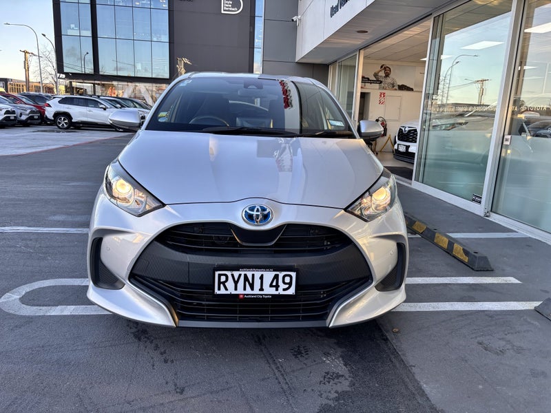 2021 Toyota Yaris 1.5 HYBRID POPULAR HATCH image 2