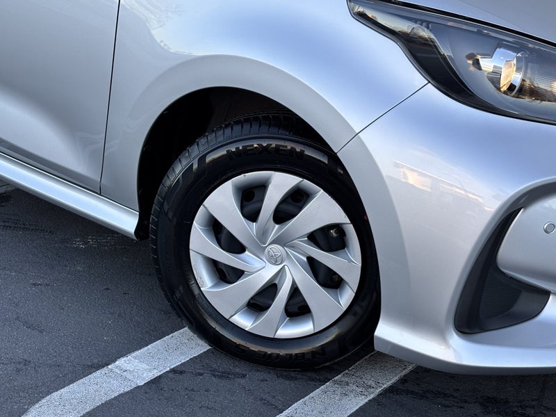2021 Toyota Yaris 1.5 HYBRID POPULAR HATCH image 3