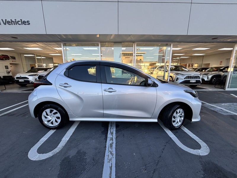 2021 Toyota Yaris 1.5 HYBRID POPULAR HATCH image 4