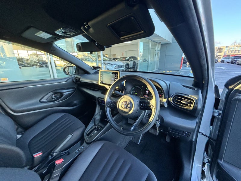 2021 Toyota Yaris 1.5 HYBRID POPULAR HATCH image 5